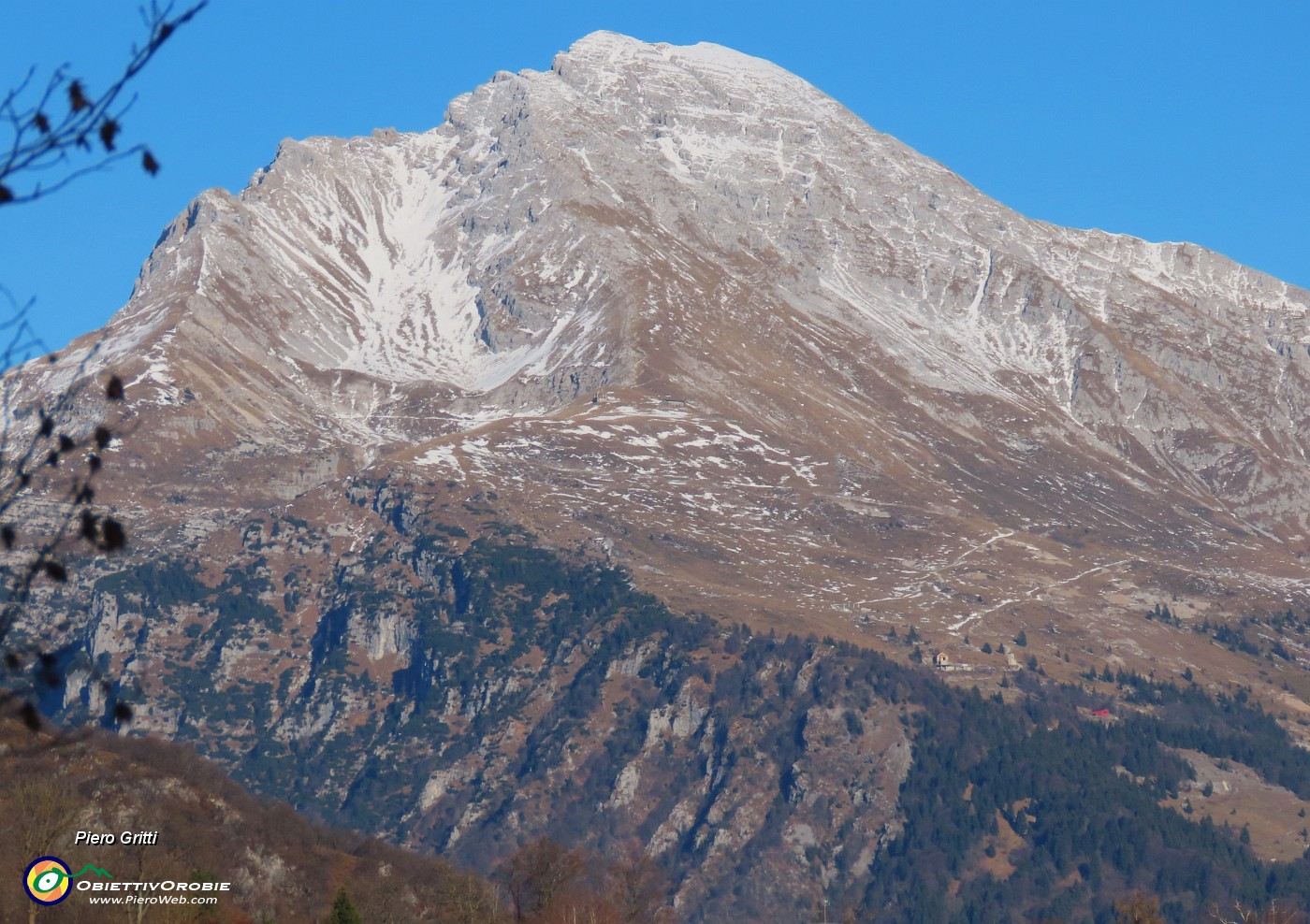 34 Zoom su Arera (2512 m).JPG